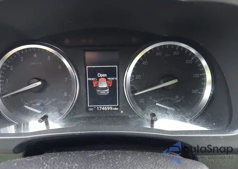 2014 Toyota Highlander Xle z USA, uszkodzony, nr VIN 5TDKKRFH5ES030328